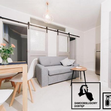 M6 Main Square Stylish One Bedroom Краков Экстерьер фото
