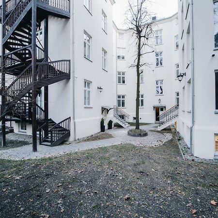M6 Main Square Stylish One Bedroom Краков Экстерьер фото