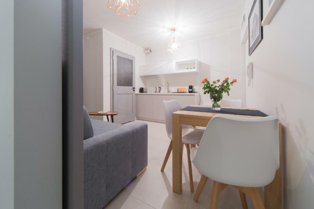 M6 Main Square Stylish One Bedroom Краков Экстерьер фото