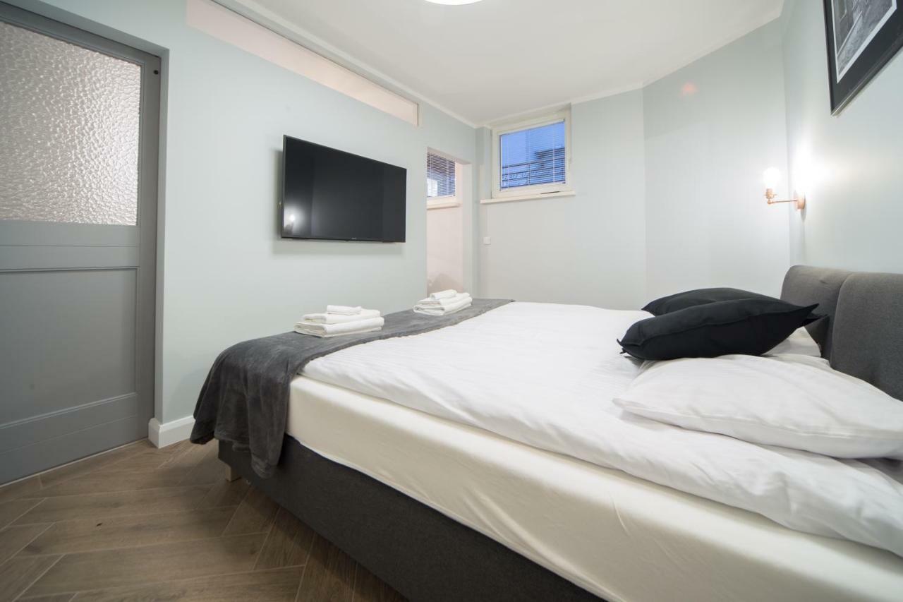 M6 Main Square Stylish One Bedroom Краков Экстерьер фото