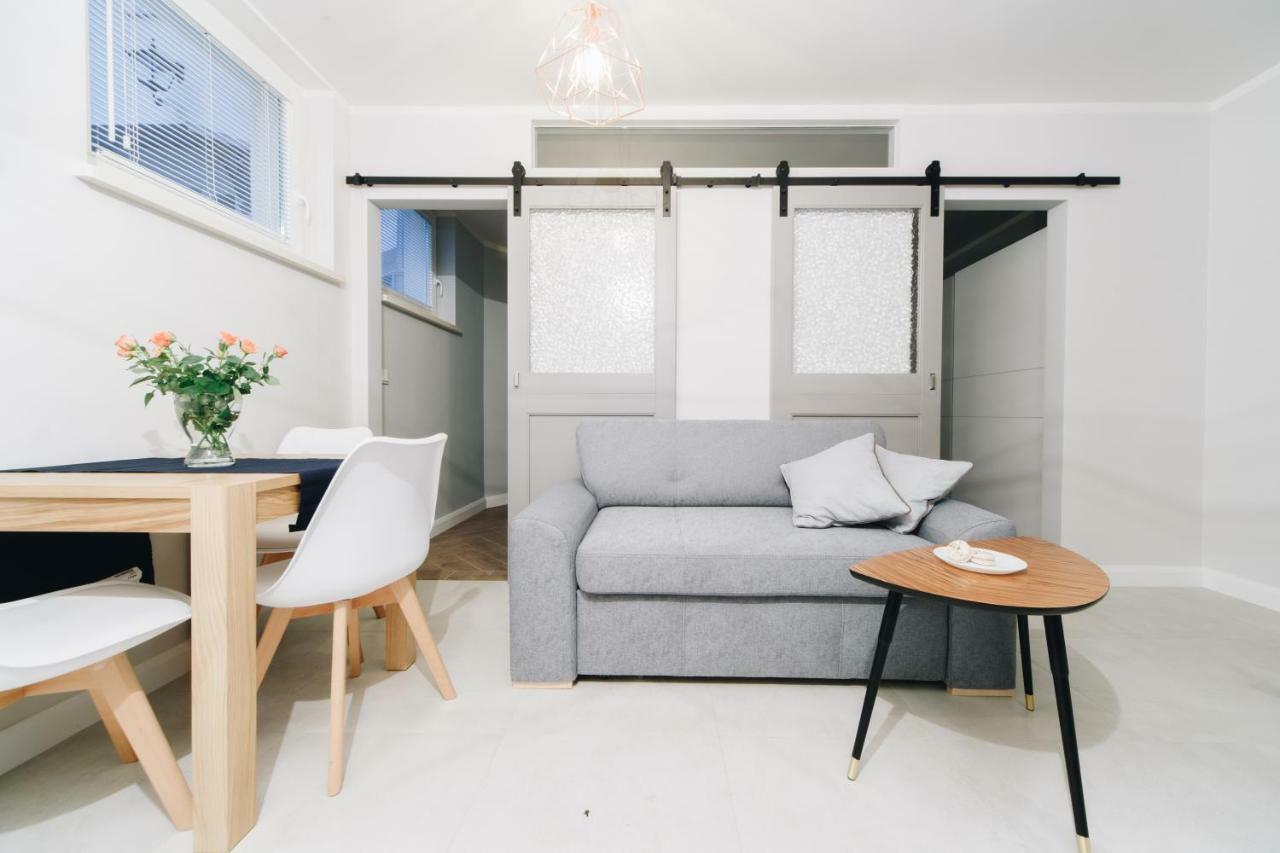 M6 Main Square Stylish One Bedroom Краков Экстерьер фото