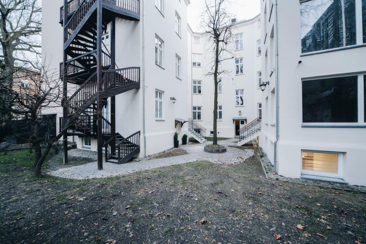 M6 Main Square Stylish One Bedroom Краков Экстерьер фото