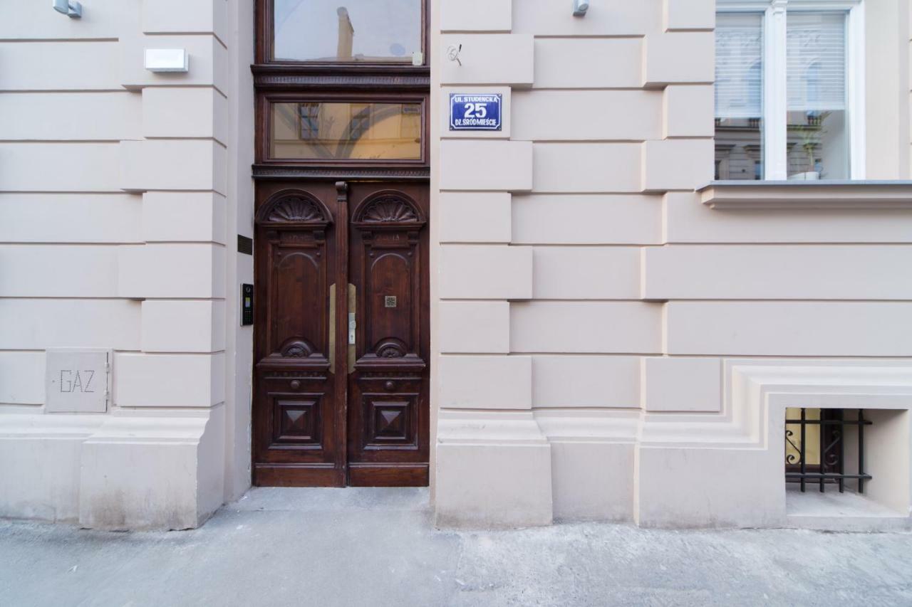 M6 Main Square Stylish One Bedroom Краков Экстерьер фото