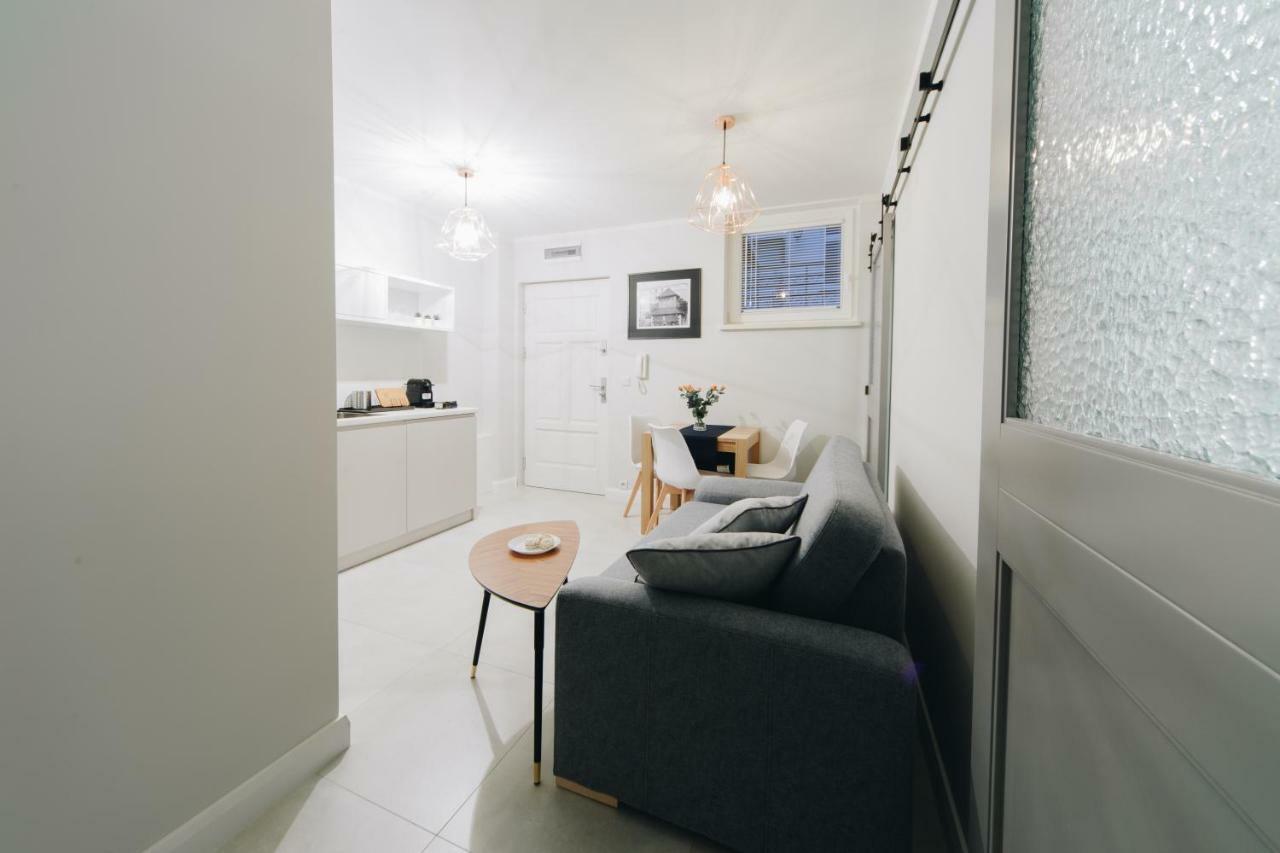 M6 Main Square Stylish One Bedroom Краков Экстерьер фото
